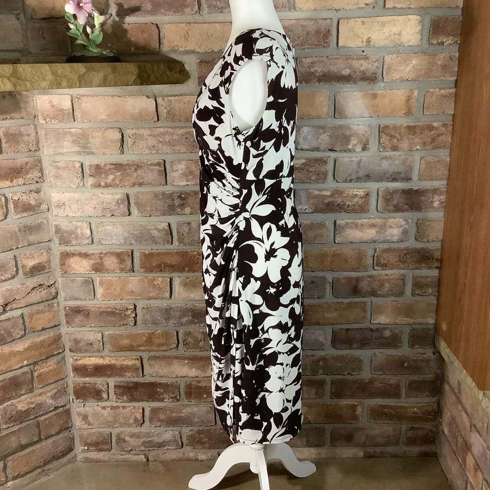 LAUREN RALPH LAUREN V-Neck Sleeveless Dark Brown/White Floral Dress - Picture 2 of 10